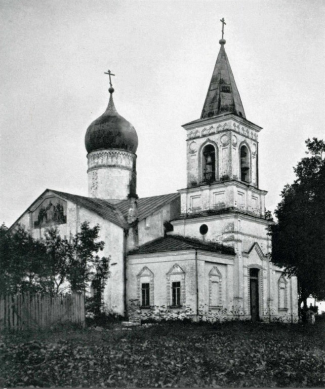 Храм с папертью и колокольней
