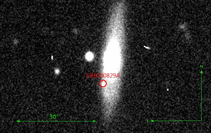 Рис. 2. Положение источника GRB 190829A и связанной с ним сверхновой в принимающей галактике.